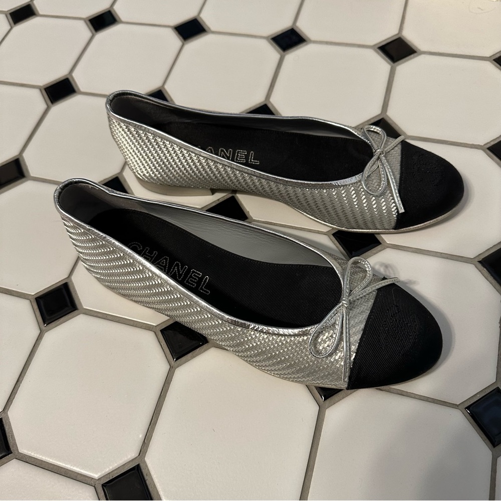 WORN ONCE Silver Chanel Flats w/ Black Grosgrain Cap Toe